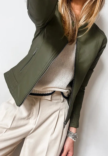 e1d38bba-02c1-49cc-9dcc-3c82bcc77bc1-Max